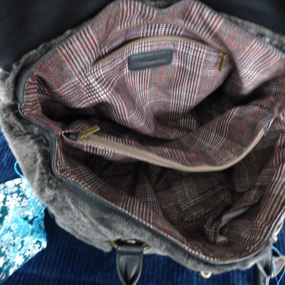 TAMARIS GOTH FAUX FUR LARGE HANDBAG WITH COMPARTMENTS AND TARTAN CHECK LINING - Picture 11 of 13
